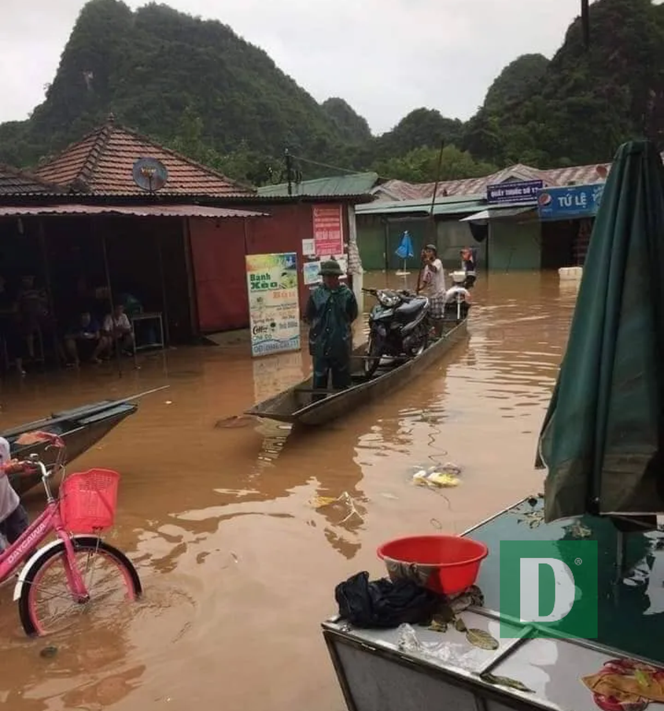 Vùng rốn lũ tiếp tục ngập sâu, nhiều xã ven sông Gianh chìm trong biển nước - 15 Vùng rốn lũ tiếp tục ngập sâu, nhiều xã ven sông Gianh chìm trong biển nước - 15