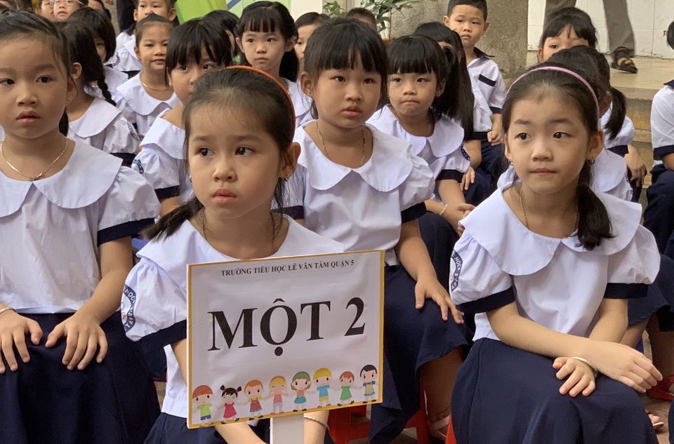Những đứa trẻ ca sinh 5 đầu tiên ở Việt Nam trong lễ khai giảng vào lớp 1 - 7 Những đứa trẻ ca sinh 5 đầu tiên ở Việt Nam trong lễ khai giảng vào lớp 1 - 7