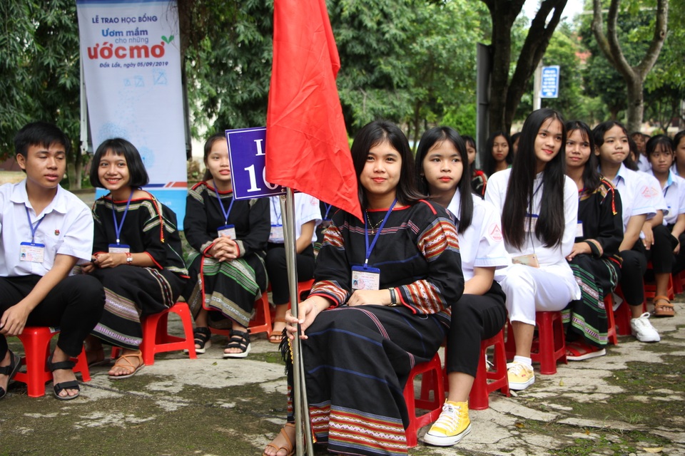 Đắk Lắk: Nữ sinh các dân tộc xinh xắn trong ngày khai trường - 9 Đắk Lắk: Nữ sinh các dân tộc xinh xắn trong ngày khai trường - 9