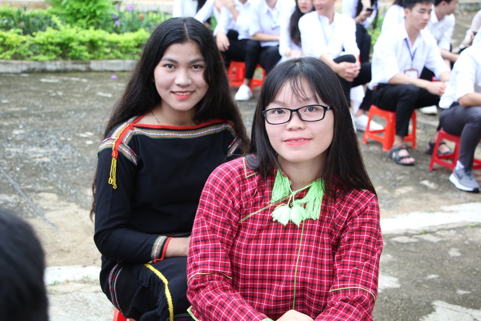Đắk Lắk: Nữ sinh các dân tộc xinh xắn trong ngày khai trường - 8 Đắk Lắk: Nữ sinh các dân tộc xinh xắn trong ngày khai trường - 8