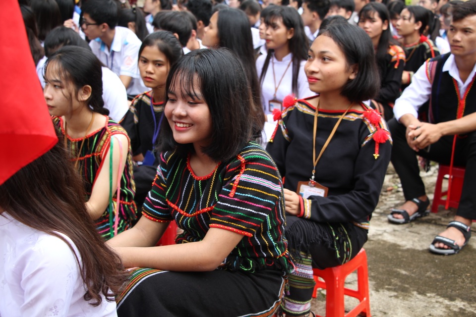 Đắk Lắk: Nữ sinh các dân tộc xinh xắn trong ngày khai trường - 4 Đắk Lắk: Nữ sinh các dân tộc xinh xắn trong ngày khai trường - 4