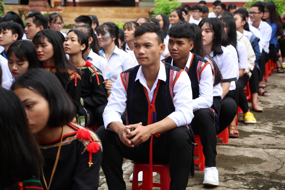 Đắk Lắk: Nữ sinh các dân tộc xinh xắn trong ngày khai trường - 11 Đắk Lắk: Nữ sinh các dân tộc xinh xắn trong ngày khai trường - 11