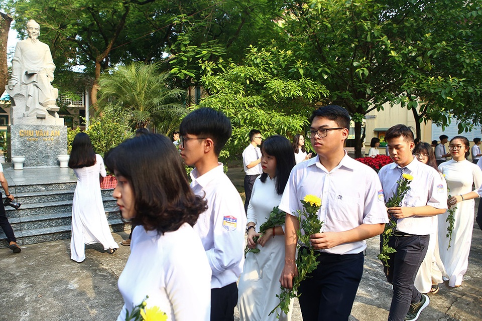 Trường THPT Chu Văn An công bố chứng nhận ID Trường thành viên Cambridge trong lễ khai giảng - 4 Trường THPT Chu Văn An công bố chứng nhận ID Trường thành viên Cambridge trong lễ khai giảng - 4