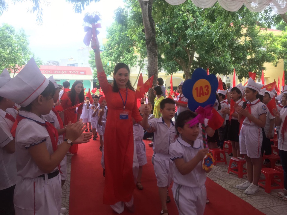 Học trò cả nước náo nức khai giảng năm học mới - 7 Học trò cả nước náo nức khai giảng năm học mới - 7