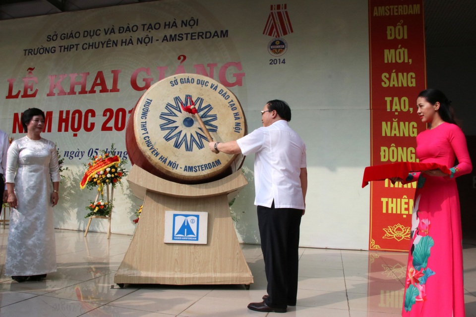 Học trò cả nước náo nức khai giảng năm học mới - 25 Học trò cả nước náo nức khai giảng năm học mới - 25