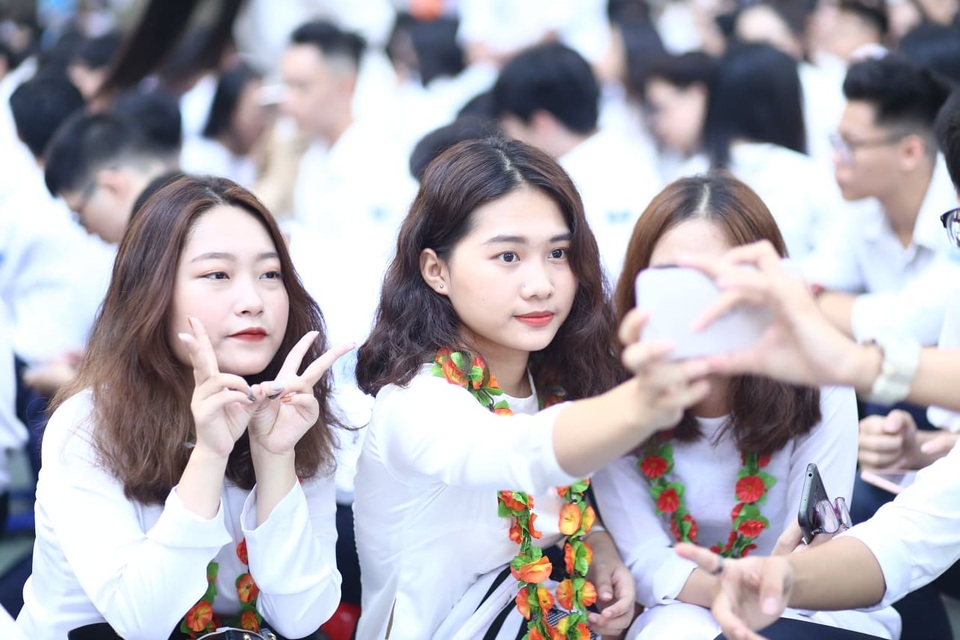 Học trò cả nước náo nức khai giảng năm học mới - 19 Học trò cả nước náo nức khai giảng năm học mới - 19