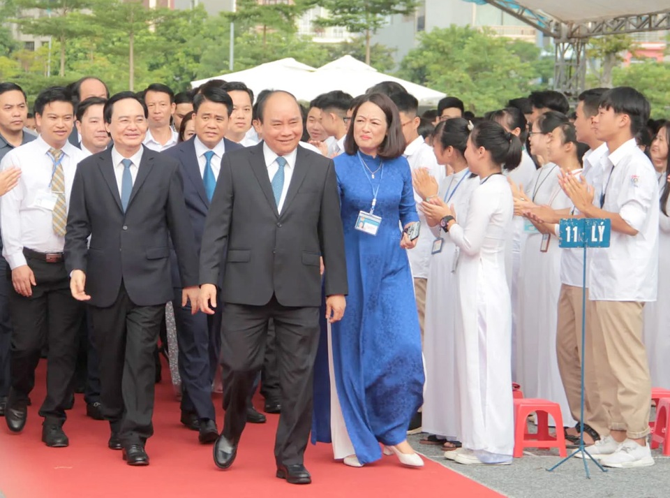 Thủ tướng Nguyễn Xuân Phúc: Dạy chữ đã quan trọng, dạy đức càng quan trọng hơn - 1 Thủ tướng Nguyễn Xuân Phúc: Dạy chữ đã quan trọng, dạy đức càng quan trọng hơn - 1