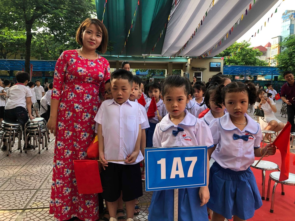 Học trò cả nước náo nức khai giảng năm học mới - 26 Học trò cả nước náo nức khai giảng năm học mới - 26