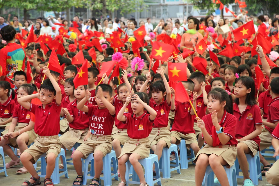 Học trò cả nước náo nức khai giảng năm học mới - 30 Học trò cả nước náo nức khai giảng năm học mới - 30