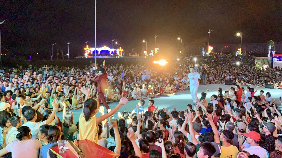 Ngọc Sơn làm đêm nhạc miễn phí, sáng tác ca khúc cổ vũ đội tuyển Việt Nam - 1