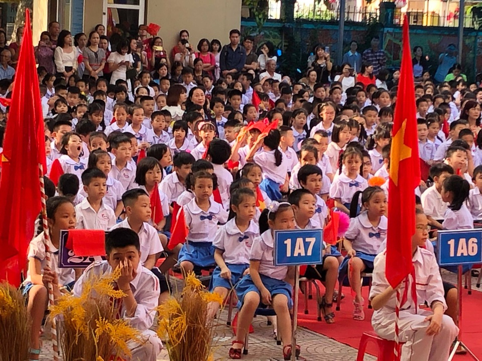 Học trò cả nước náo nức khai giảng năm học mới - 27 Học trò cả nước náo nức khai giảng năm học mới - 27