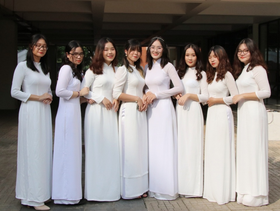 Nữ sinh Hà thành trong tà áo dài trắng gây thương nhớ ngày khai giảng - 16 Nữ sinh Hà thành trong tà áo dài trắng gây thương nhớ ngày khai giảng - 16