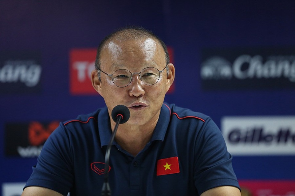 HLV Park Hang Seo bay thẳng sang Trung Quốc sau trận gặp Thái Lan - 1