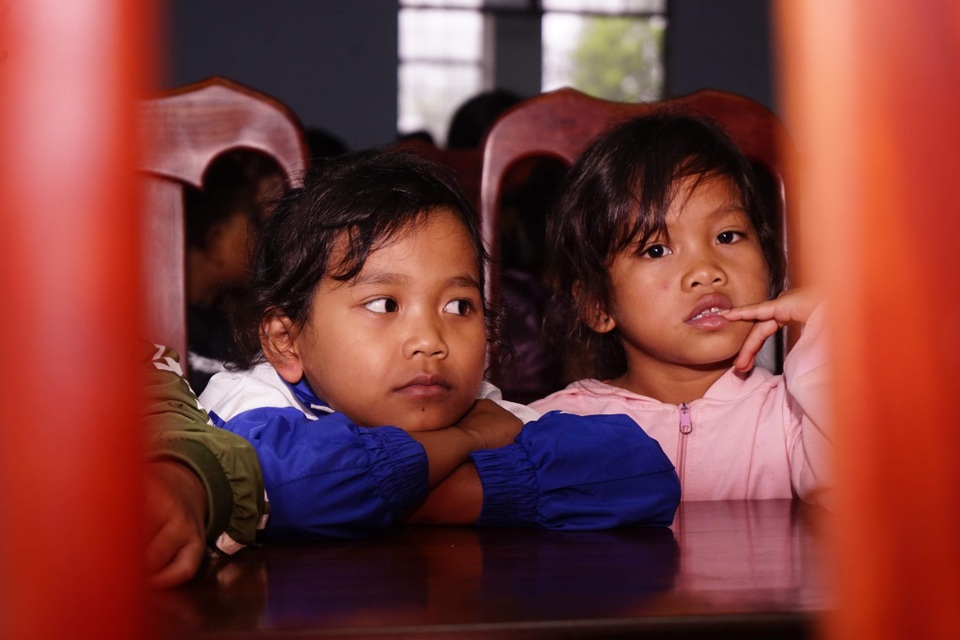 Vượt đèo mang Trăng Rằm đến với trẻ em miền núi - 4