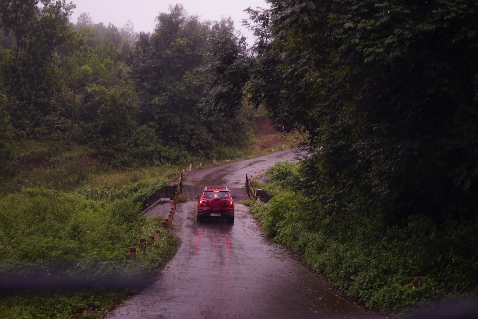 Vượt đèo mang Trăng Rằm đến với trẻ em miền núi - 1