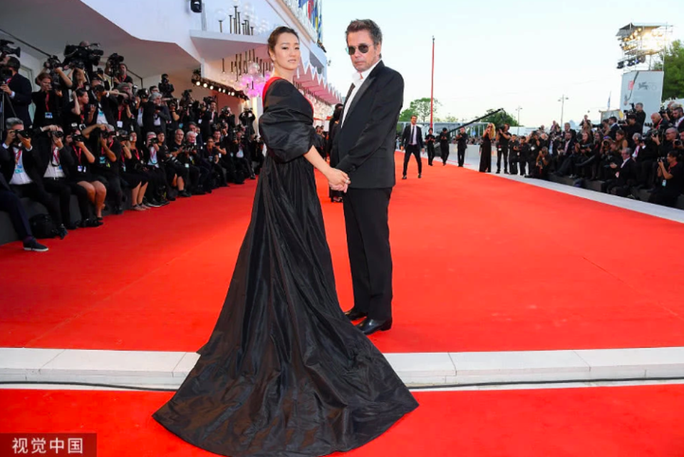 Củng Lợi khẳng định đẳng cấp nhan sắc tại LHP Venice - 5