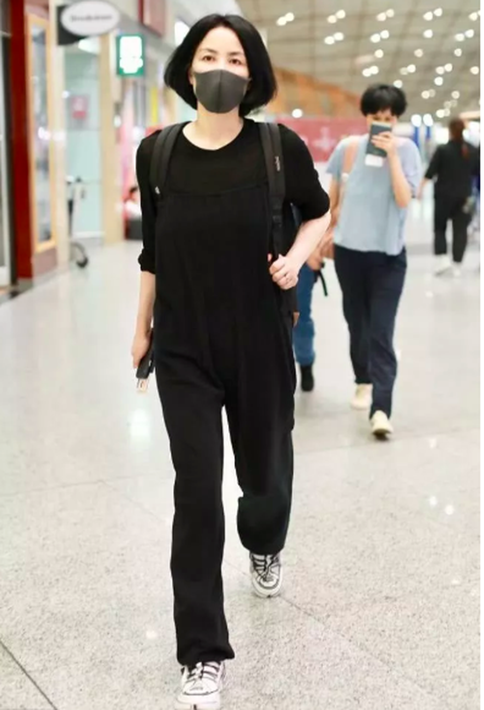 Giữa bão tin đồn chia tay Tạ Đình Phong, Vương Phi lại đi du lịch một mình - 7