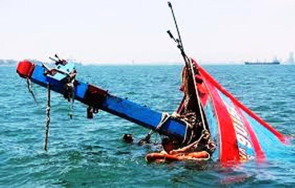 Chìm tàu cá, 6 người chết và mất tích - 1 Chìm tàu cá, 6 người chết và mất tích - 1