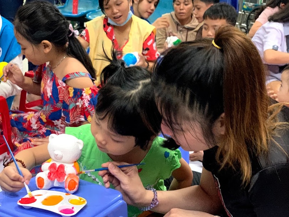 Tết Trung thu đến sớm với các bé đang điều trị trong bệnh viện - 5