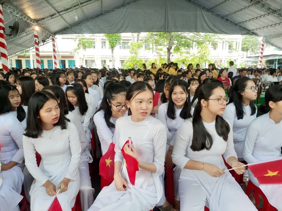 Học trò cả nước náo nức khai giảng năm học mới - 6 Học trò cả nước náo nức khai giảng năm học mới - 6