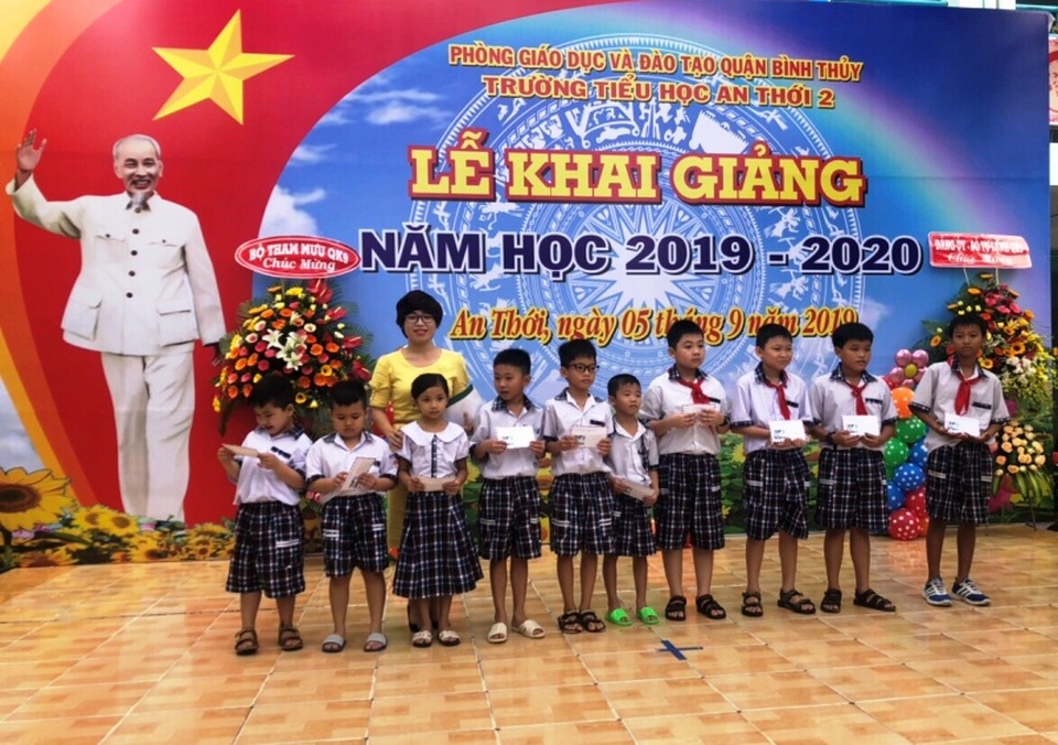 Học trò cả nước náo nức khai giảng năm học mới - 70 Học trò cả nước náo nức khai giảng năm học mới - 70