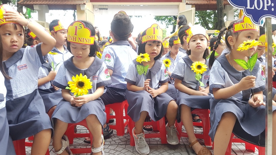 Trong trẻo ánh mắt học sinh lớp 1 trong ngày khai giảng - 1 Trong trẻo ánh mắt học sinh lớp 1 trong ngày khai giảng - 1