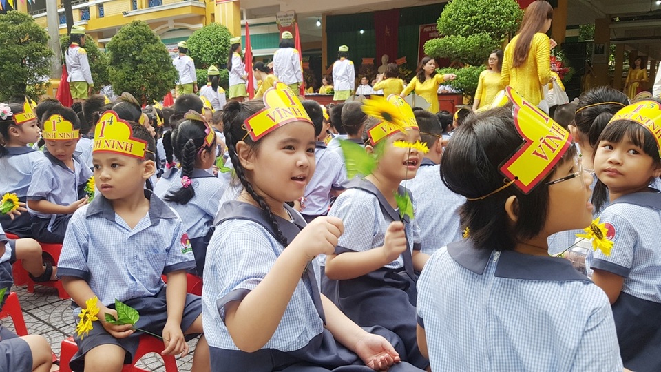 Trong trẻo ánh mắt học sinh lớp 1 trong ngày khai giảng - 5 Trong trẻo ánh mắt học sinh lớp 1 trong ngày khai giảng - 5