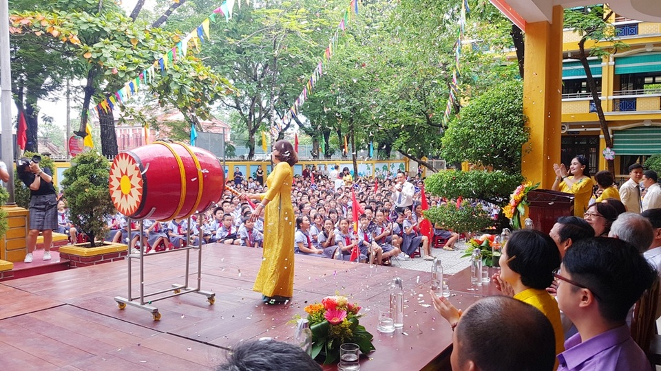 Trong trẻo ánh mắt học sinh lớp 1 trong ngày khai giảng - 9 Trong trẻo ánh mắt học sinh lớp 1 trong ngày khai giảng - 9