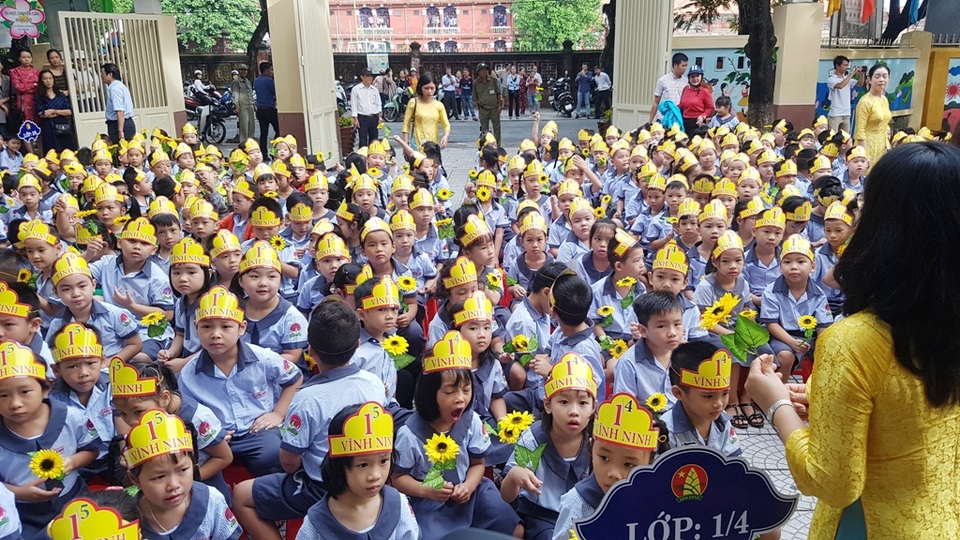 Trong trẻo ánh mắt học sinh lớp 1 trong ngày khai giảng - 2 Trong trẻo ánh mắt học sinh lớp 1 trong ngày khai giảng - 2