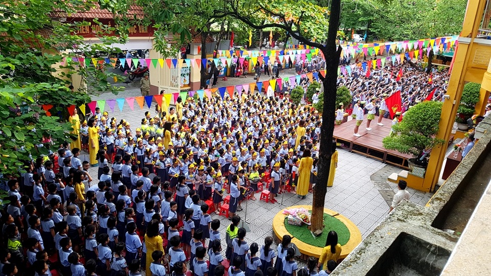 Trong trẻo ánh mắt học sinh lớp 1 trong ngày khai giảng - 3 Trong trẻo ánh mắt học sinh lớp 1 trong ngày khai giảng - 3