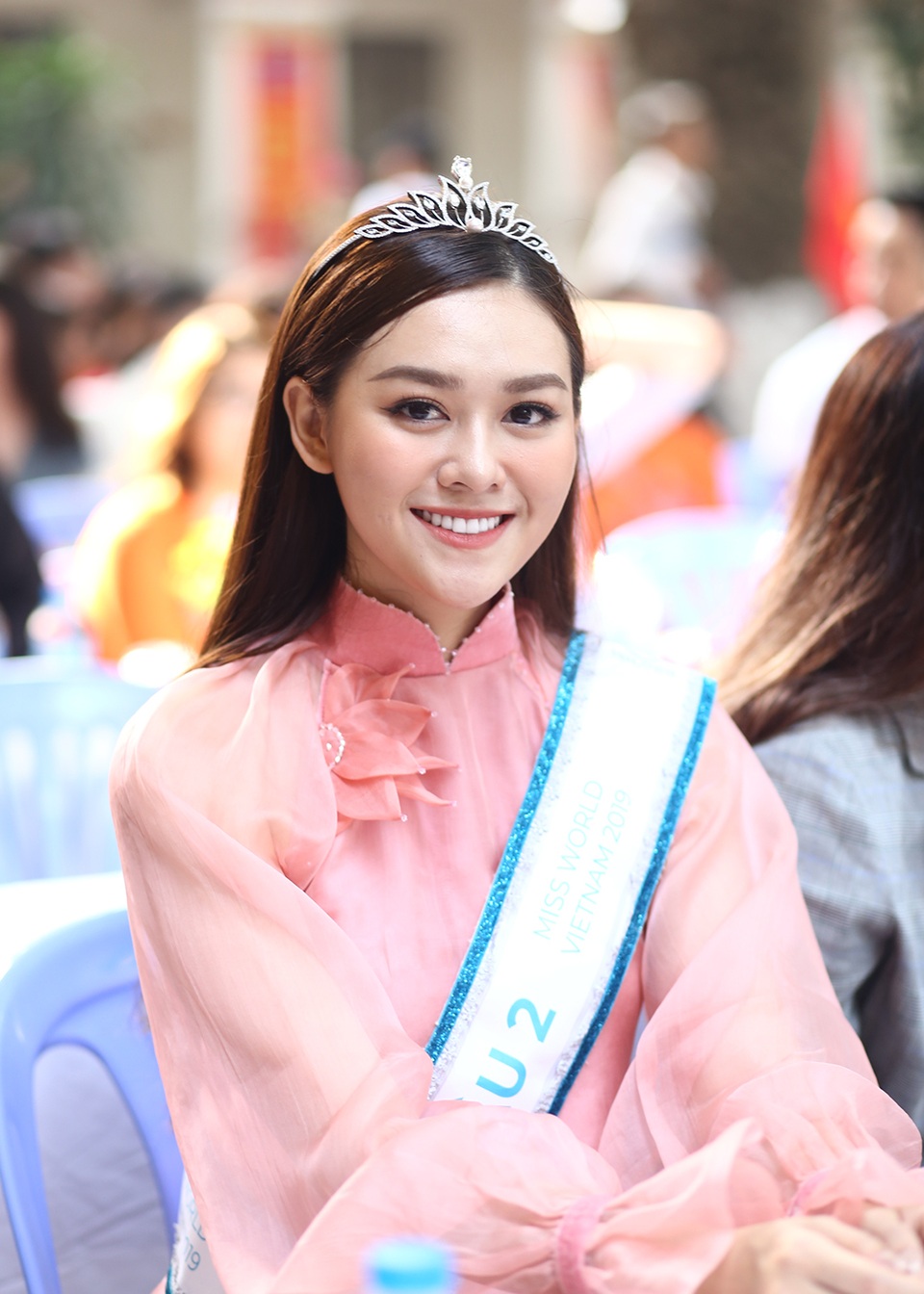 Á hậu Tường San về thăm trường cũ, nhảy “Để Mị nói cho mà nghe” cực sung - 1 Á hậu Tường San về thăm trường cũ, nhảy “Để Mị nói cho mà nghe” cực sung - 1