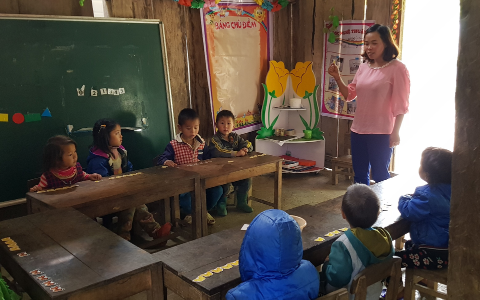 Hai cô giáo hy sinh tuổi xuân để làm mẹ của 17 đứa trẻ H’Mông - 6 Hai cô giáo hy sinh tuổi xuân để làm mẹ của 17 đứa trẻ H’Mông - 6