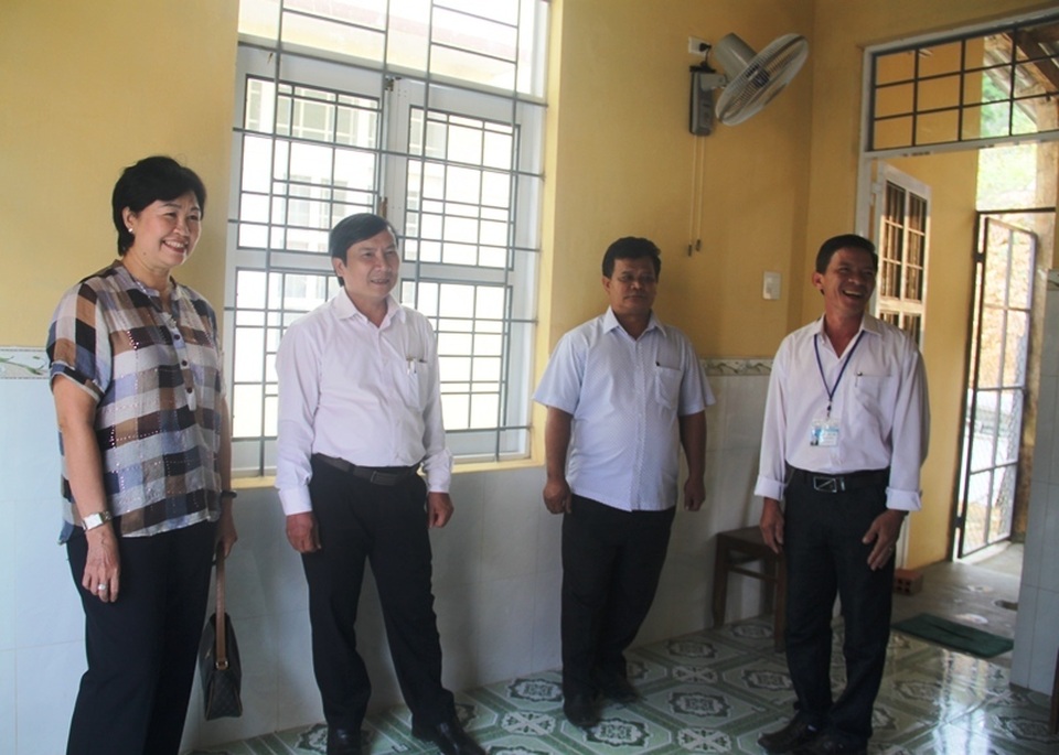 Bình Định: Bàn giao bếp ăn do bạn đọc Dân trí xây tặng thầy cô giáo “gieo chữ” ở vùng cao - 2 Bình Định: Bàn giao bếp ăn do bạn đọc Dân trí xây tặng thầy cô giáo “gieo chữ” ở vùng cao - 2