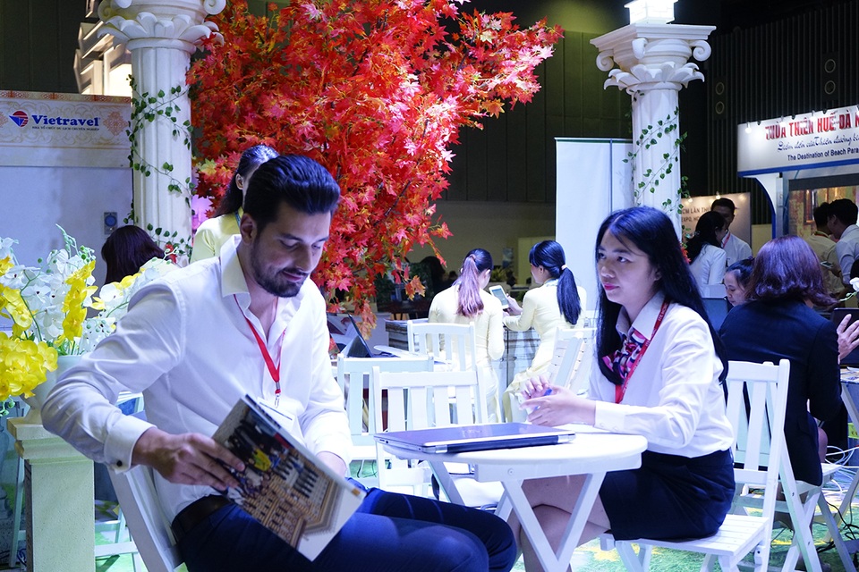 Bấm huyệt, xoa bóp gây “sốt” tại hội chợ Du lịch Quốc tế TPHCM - 4 Bấm huyệt, xoa bóp gây “sốt” tại hội chợ Du lịch Quốc tế TPHCM - 4