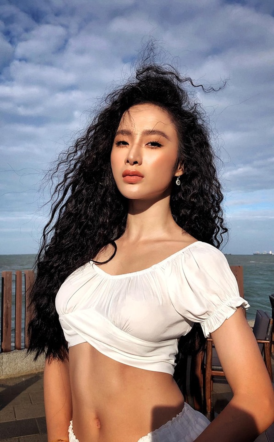 Angela Phương Trinh gây “sốt” với ảnh khoe thân hình bốc lửa - 1 Angela Phương Trinh gây “sốt” với ảnh khoe thân hình bốc lửa - 1