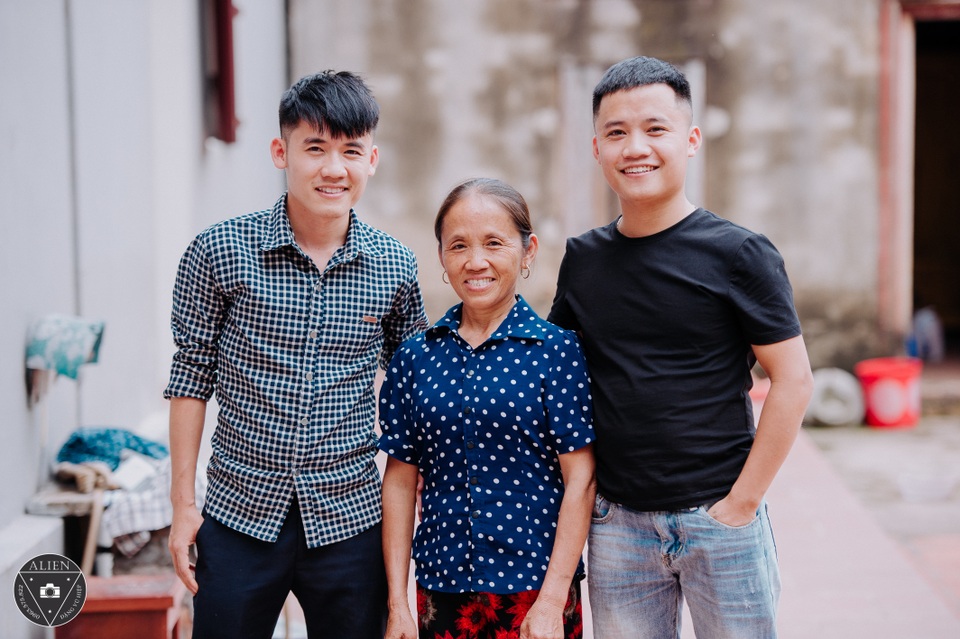 Bà Tân “Vlog” nhận tiền quảng cáo từ Youtube: Có thật đạt 300 triệu đồng/tháng? - 1 Bà Tân “Vlog” nhận tiền quảng cáo từ Youtube: Có thật đạt 300 triệu đồng/tháng? - 1