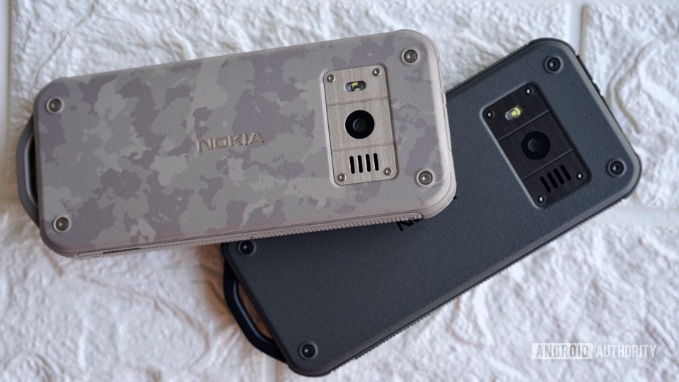 Cận cảnh chiếc điện thoại nồi đồng cối đá vừa ra mắt của Nokia, giá gần 3 triệu đồng - 1 Cận cảnh chiếc điện thoại nồi đồng cối đá vừa ra mắt của Nokia, giá gần 3 triệu đồng - 1