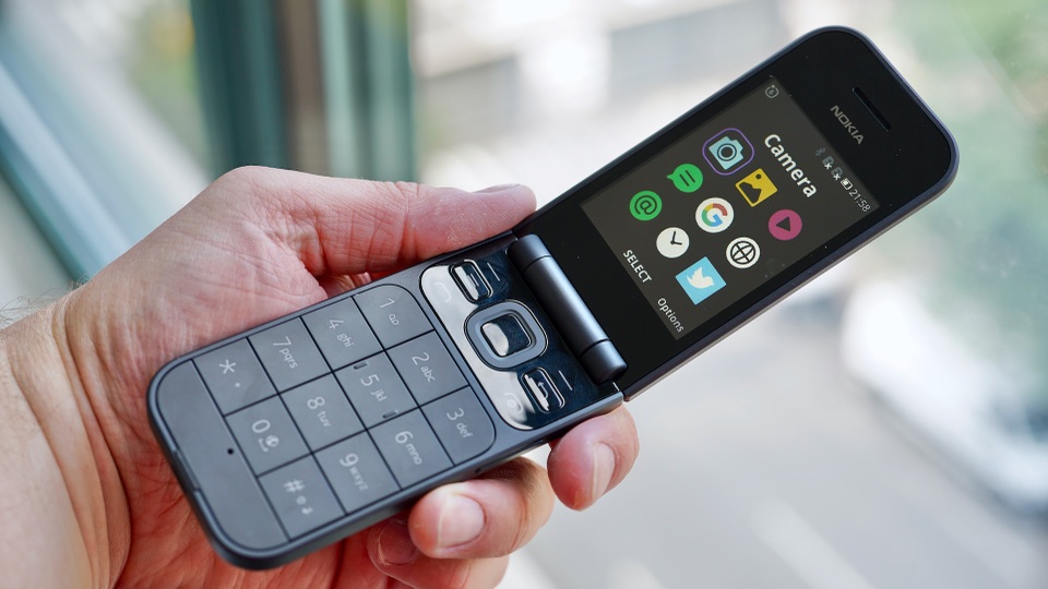 Cận cảnh chiếc điện thoại nồi đồng cối đá vừa ra mắt của Nokia, giá gần 3 triệu đồng - 8 Cận cảnh chiếc điện thoại nồi đồng cối đá vừa ra mắt của Nokia, giá gần 3 triệu đồng - 8