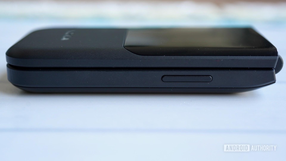 Cận cảnh chiếc điện thoại nồi đồng cối đá vừa ra mắt của Nokia, giá gần 3 triệu đồng - 10 Cận cảnh chiếc điện thoại nồi đồng cối đá vừa ra mắt của Nokia, giá gần 3 triệu đồng - 10