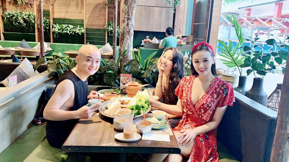Ở tuổi 34, Lã Thanh Huyền ngày càng sang chảnh bên hội bạn thân - 3