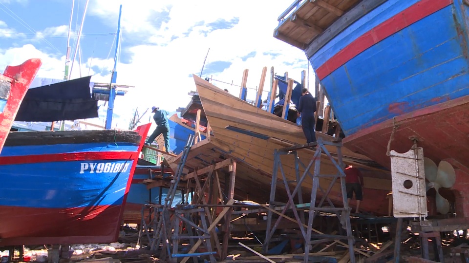 Phú Yên: Nhiều rủi ro khi ngư dân tự cải hoán, nối tàu cá dài trên 15m - 5 Phú Yên: Nhiều rủi ro khi ngư dân tự cải hoán, nối tàu cá dài trên 15m - 5