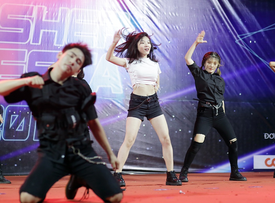 ĐH Hà Nội thăng hoa cảm xúc trong đêm nhạc chào đón tân sinh viên - 9