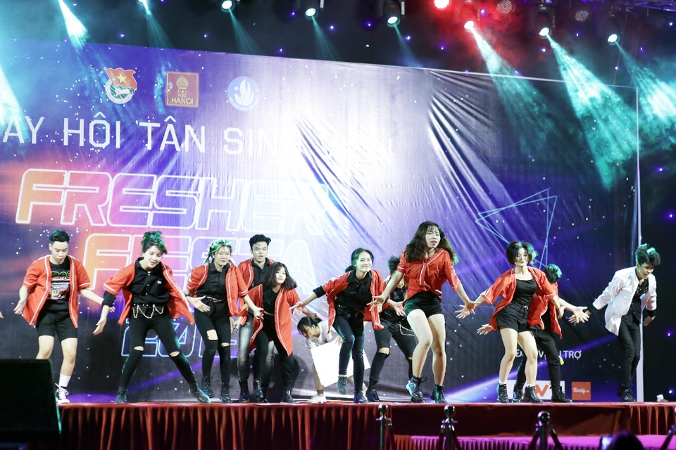 ĐH Hà Nội thăng hoa cảm xúc trong đêm nhạc chào đón tân sinh viên - 10