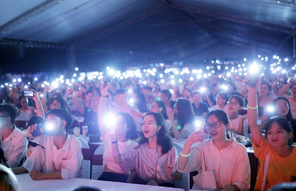 ĐH Hà Nội thăng hoa cảm xúc trong đêm nhạc chào đón tân sinh viên - 11