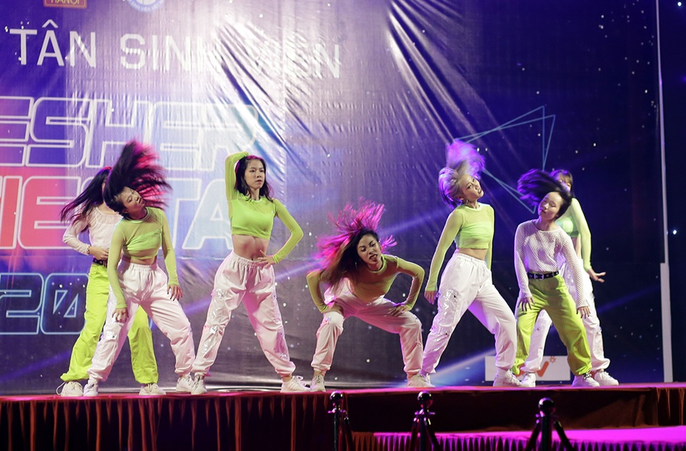 ĐH Hà Nội thăng hoa cảm xúc trong đêm nhạc chào đón tân sinh viên - 4