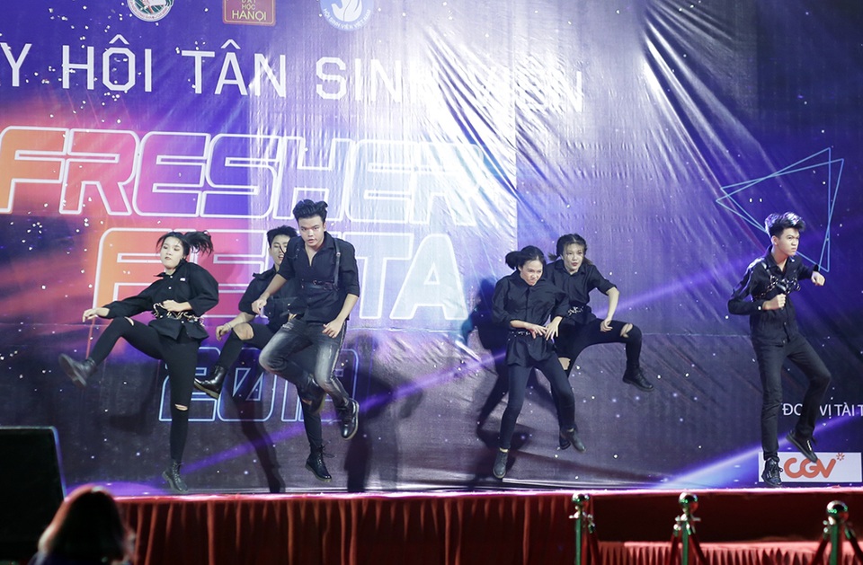 ĐH Hà Nội thăng hoa cảm xúc trong đêm nhạc chào đón tân sinh viên - 7