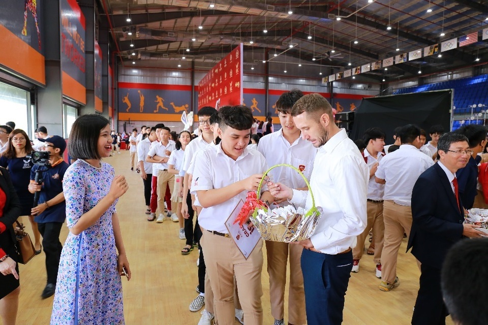 Gần 15.000 học sinh hệ thống giáo dục Nguyễn Hoàng cùng đón năm học mới 2019-2020 - 6 Gần 15.000 học sinh hệ thống giáo dục Nguyễn Hoàng cùng đón năm học mới 2019-2020 - 6