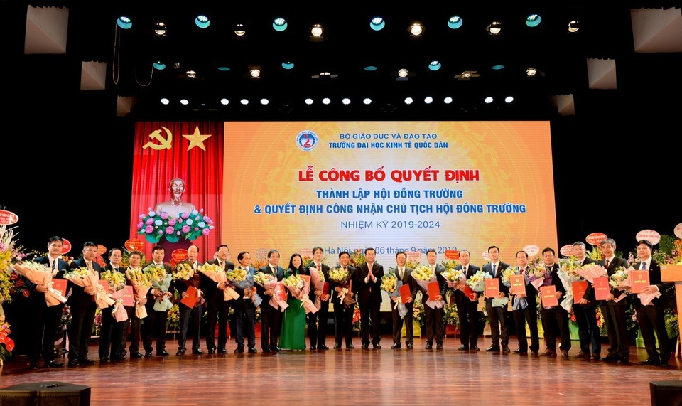 Bộ GDĐT công nhận Chủ tịch Hội đồng Trường - trường ĐH Kinh tế quốc dân - 1 Bộ GDĐT công nhận Chủ tịch Hội đồng Trường - trường ĐH Kinh tế quốc dân - 1