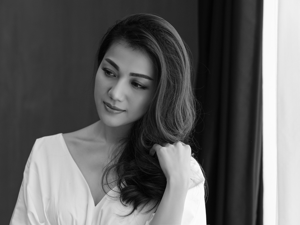 Thái Nhiên Phương đẹp thanh lịch trong bộ ảnh đen trắng - 1 Thái Nhiên Phương đẹp thanh lịch trong bộ ảnh đen trắng - 1