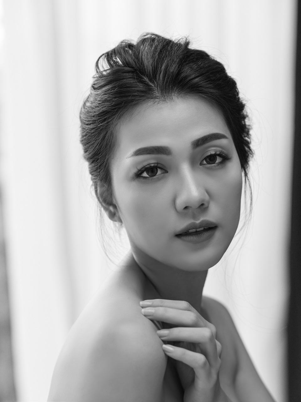 Thái Nhiên Phương đẹp thanh lịch trong bộ ảnh đen trắng - 6 Thái Nhiên Phương đẹp thanh lịch trong bộ ảnh đen trắng - 6